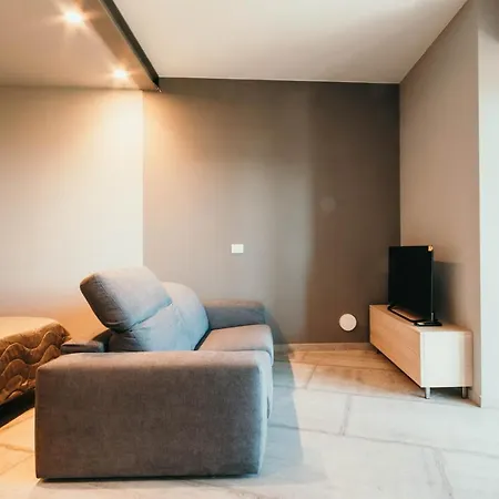 Meda - Lakeside Leisure & Business Apartament *