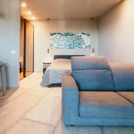 Meda - Lakeside Leisure & Business *