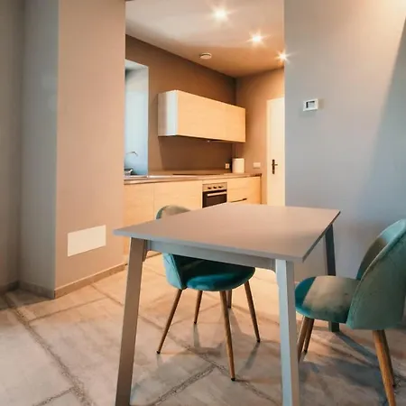 Meda - Lakeside Leisure & Business Apartment