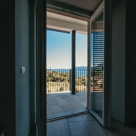 Meda - Lakeside Leisure & Business Apartment