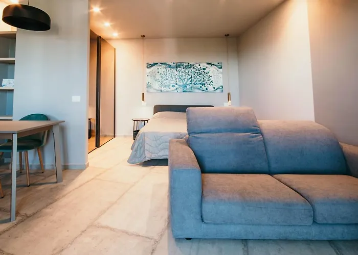 Meda - Lakeside Leisure & Business *